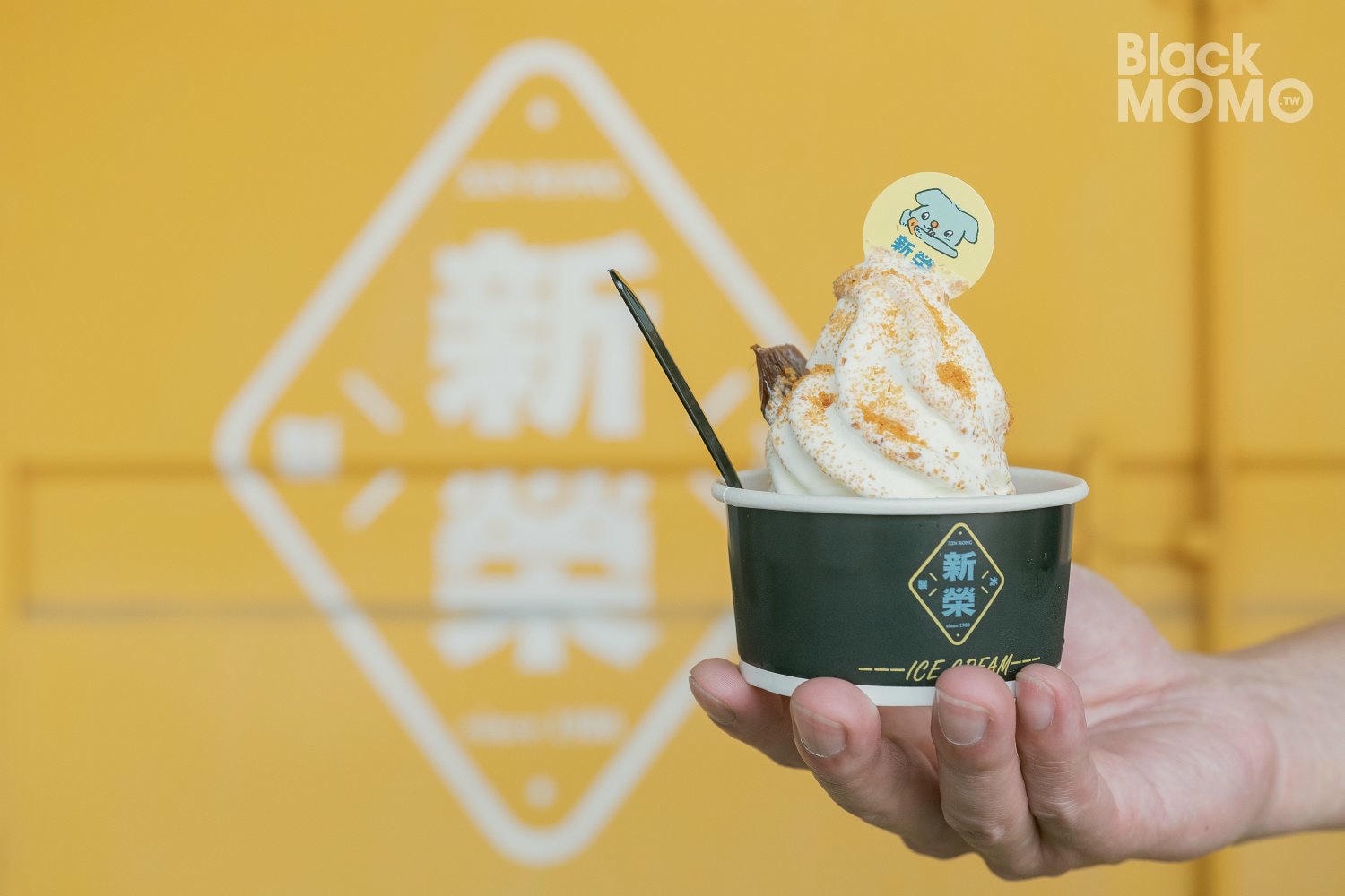 口湖|新榮製冰・老製冰廠新創意,在冰廠裡吃烏魚子霜淇淋 新榮製冰-烏魚子霜淇淋