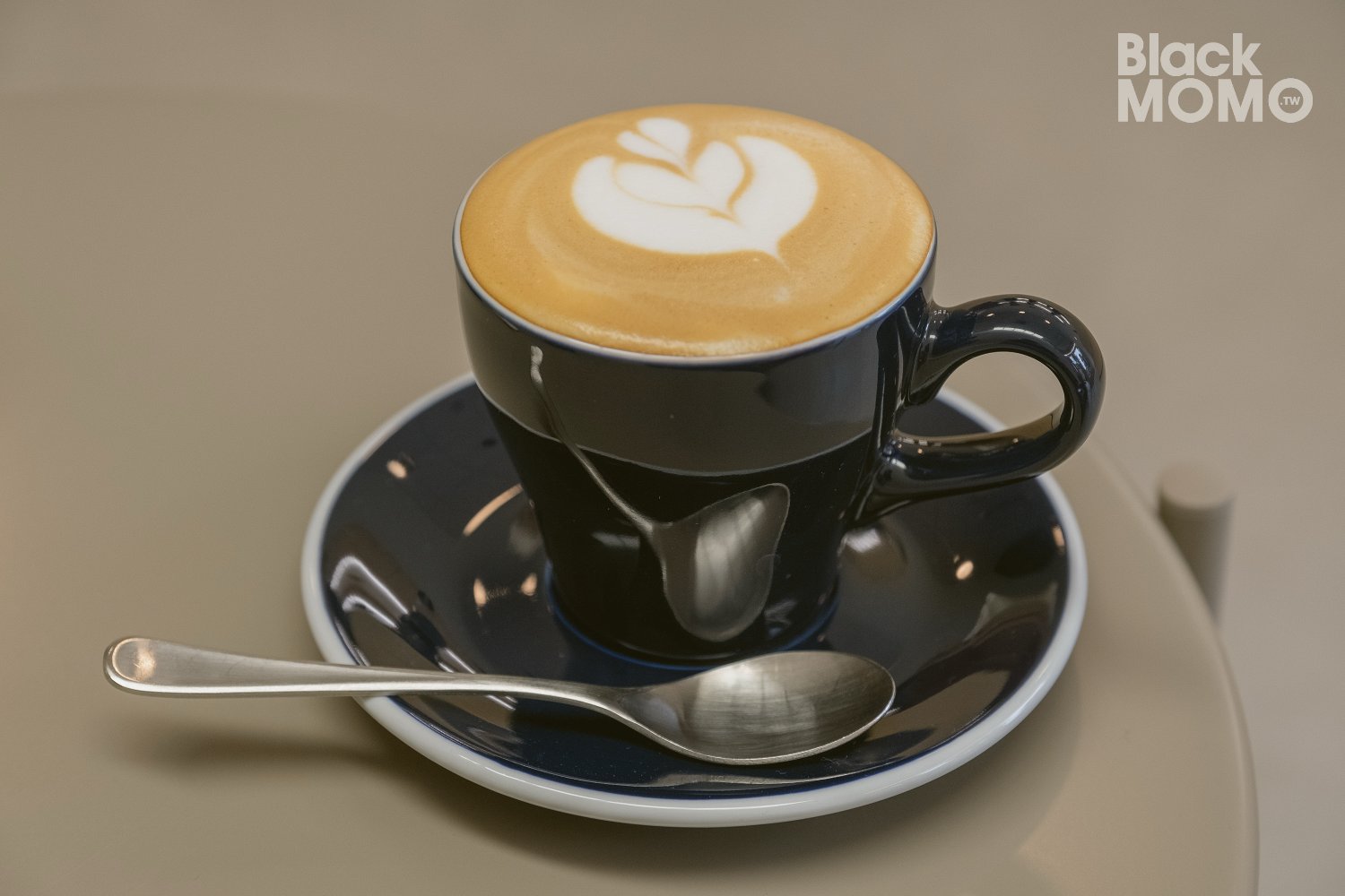 青埔|THE WORKS COFFEE・極簡澳式咖啡館,早晨八點就有好咖啡等你 THE WORKS COFFEE